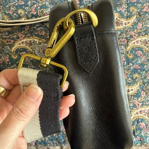 Madewell The Large Transport Camera Bag in Black Leather - Picture 8 of 8